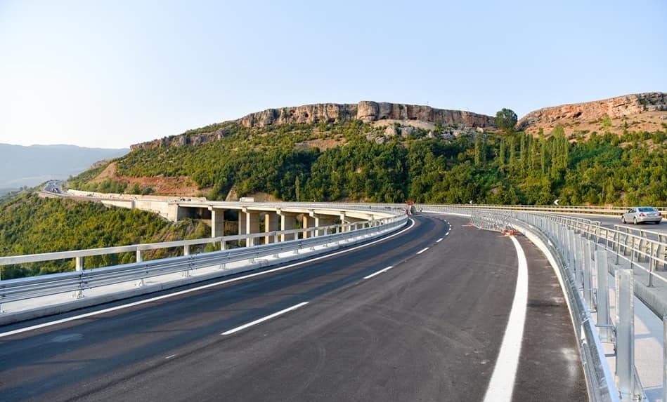 Bllokohet per 1 jave segmenti Kukes-Morine, ja si devijohet qarkullimi